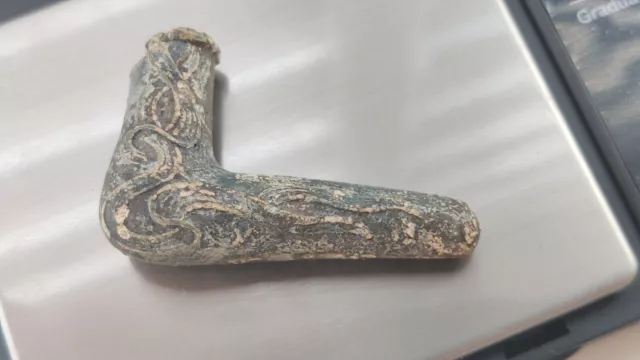 Rara cuna cosaca antigua con un patrón Antiguo artefacto medieval