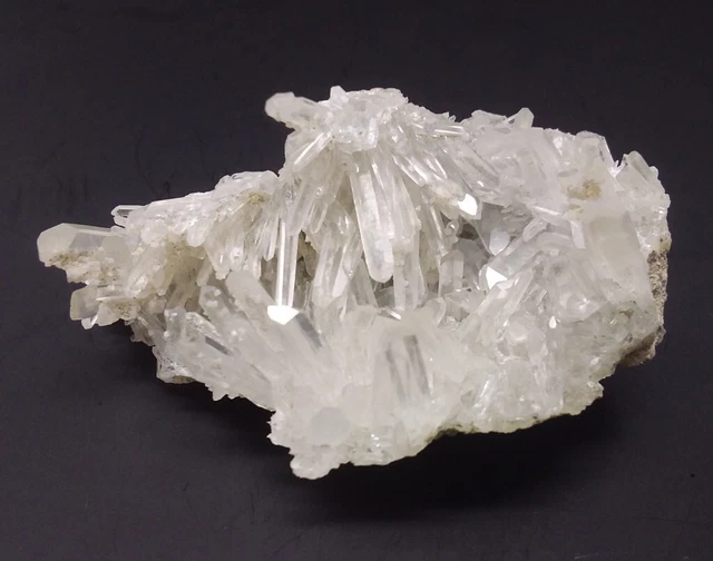 Bergkristall-Nadelquarzdruse, Italien - Rock crystal needle quartz, Italy