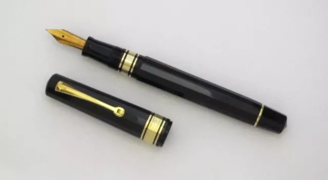 Omas Fountain Pen Milord Black & Gold Fountain Pen 18Kt Gold Fine Pt In Box *