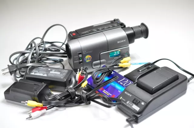 Working Sony CCD-TRV11 8 Handycam Video Camcorder w/Extras