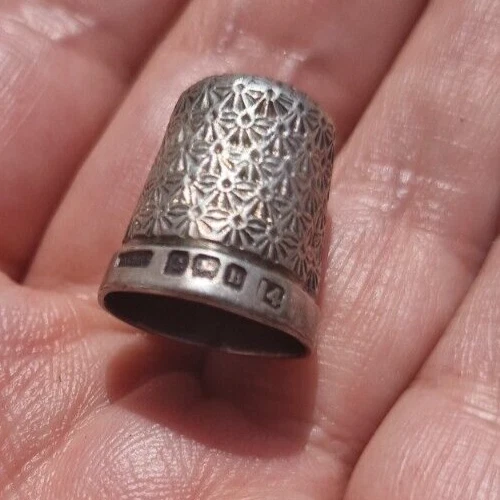 SOLID STERLING SILVER THIMBLE Sz 14 - Antique vintage