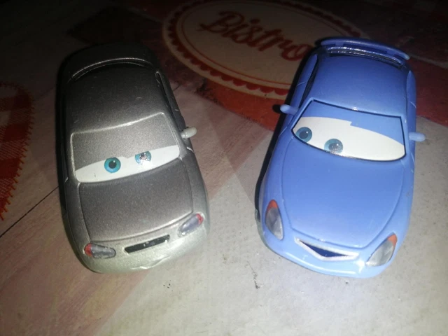 lot de  2 voitures cars disney pixar metal  d occasion