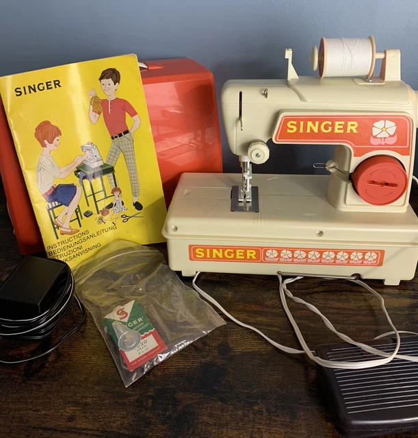 VINTAGE CHILD’S SINGER Lockstitch Sewing Machine Working Condition