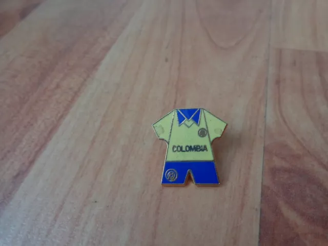 Vintage Colombia National Team Home Shirt Enamel Football Pin Badge