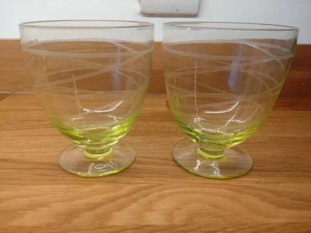 Vintage MCM 2er Set handgeblasene Glaswaren Getränke oder Dessert, geätzter Wirbel grün