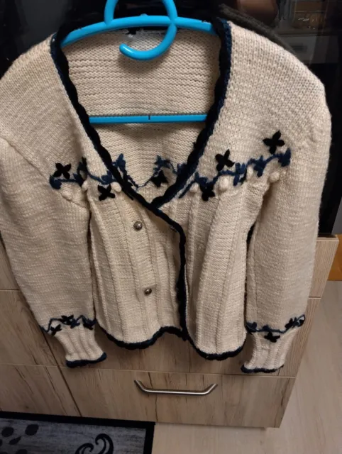 sehr schöne Handgestrickte Trachten Strickjacke Gr.38-40 in beige wenig getragen