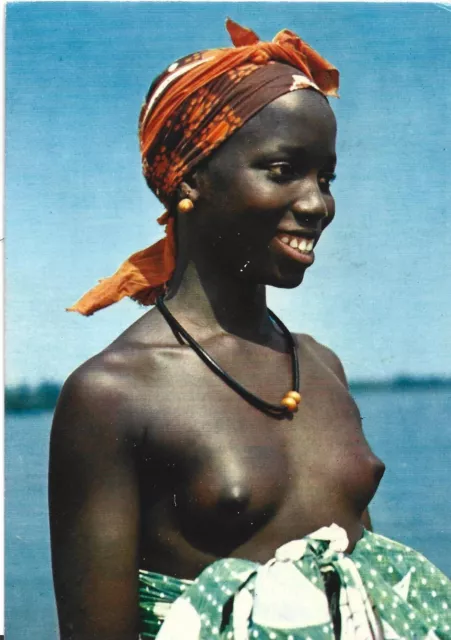 CP AFRIQUE SENEGAL, JEUNE FEMME AUX SEINS NUS, UN GRACIEUX SOURIRE, Format 10x15