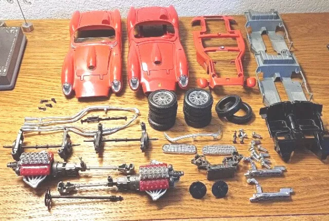 Pièces détachées :  BURAGO 1/18 ROUGE  FERRARI 250 TESTA ROSSA 1957 ( 012 )