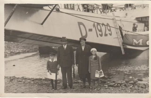 Foto AK Familie vor Flugboot DO-X Flugzeug 1929 Detail Aufnahme