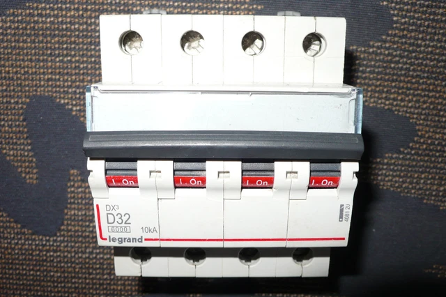 Disjoncteur Tétrapolaire Legrand DX3 16A Courbe D - 4P 6/10kA | Pour Peigne HX3 Ou Câblage Traditionnel