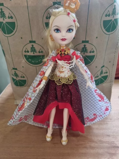 Ever After High APPLE WHITE MIRROR BEACH DOLL MATTEL Retired Snow White  Daughter