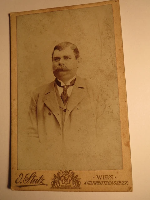 Wien - Mann mit Bart im Anzug - Portrait / CDV