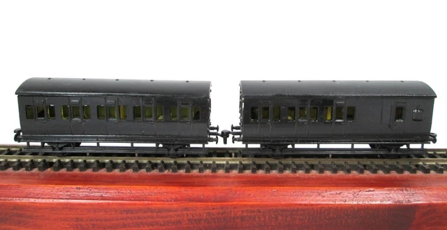 2 X GRAHAM FARISH 4-Wheel Coaches - Repaints - N Gauge £9.95 - PicClick UK