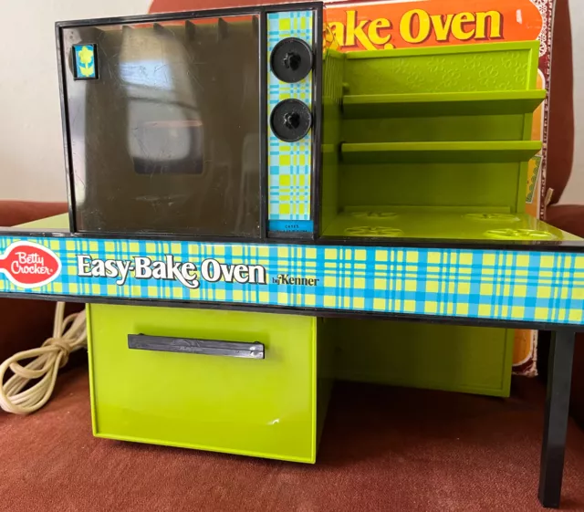 Vintage 1969 Easy-Bake Oven by Kenner Avocado Green Betty Crocker