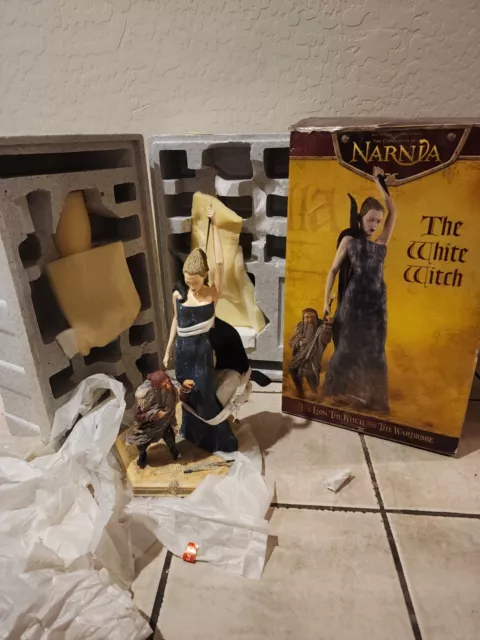 The Chronicles of Narnia: Girls on Aslan statue Disney #0881/3000 Greg Tozer