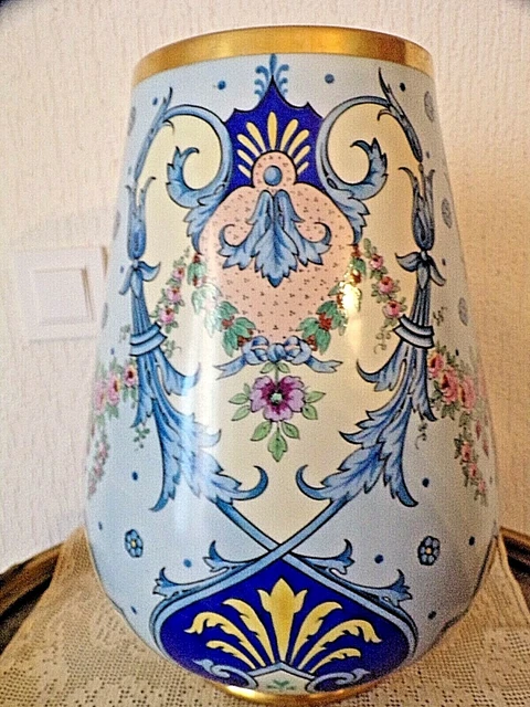 Grand vase émaillé en porcelaine de Limoges-motif floral-bleu-Marque M de M