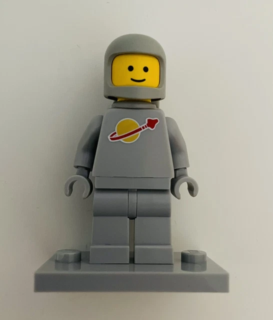 LEGO CLASSIC VINTAGE Grey Spaceman Astronaut Minifigure