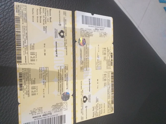 vendo due biglietti rocco Hunt palapartenope costo 25 euro lcadauno telefono Lui