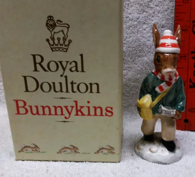 * Vintage - Royal Doulton - PAPER BOY Bunnykin w ORIG BOX - DB 77 - 1989 - NICE!