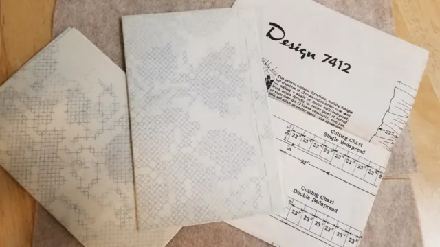 Patrones de punto de cruz Design 7412 - 12 patrones de correo vintage