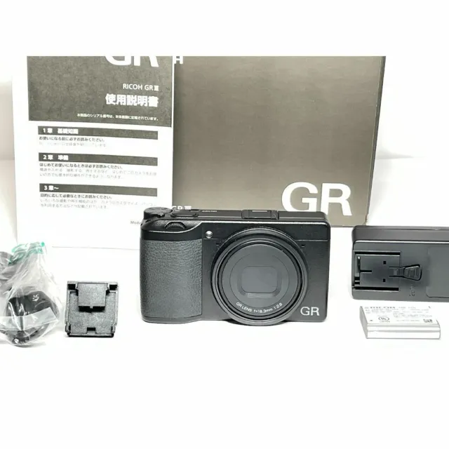 Only 2609 shots Ricoh GR III / Compact digital camera / Black / Bluetooth