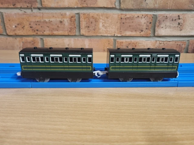 TOMY TRACKMASTER THOMAS the tank engine emily coaches x 2 £8.99