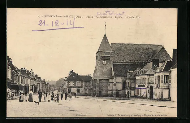 CPA Ressons-sur-Matz, square, gendarmerie, church, large street
