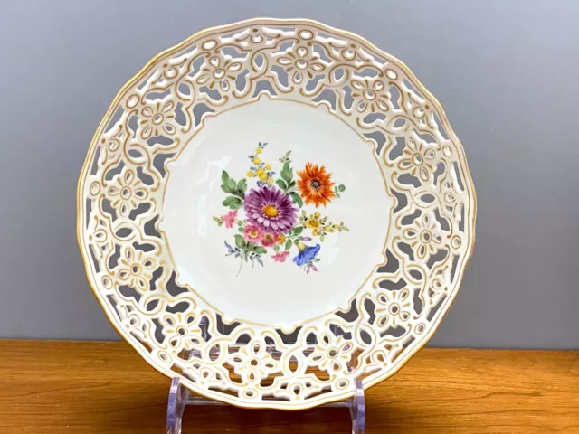 Pair of Meissen Reticulated bowls, hand-painted flower, gold accents, 1st choice 3