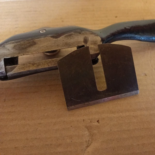 2 Vintage STANLEYSpokeshave 1 flat bottom 1 curved  Carpenters Tool 7