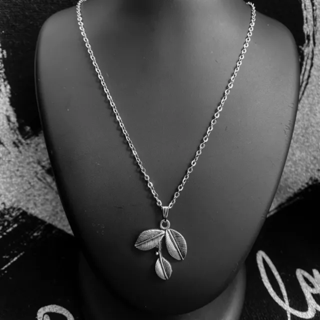 Women Unisex Vintage Look Engraved Leaves Pendant Necklace Jewellery Gift UK