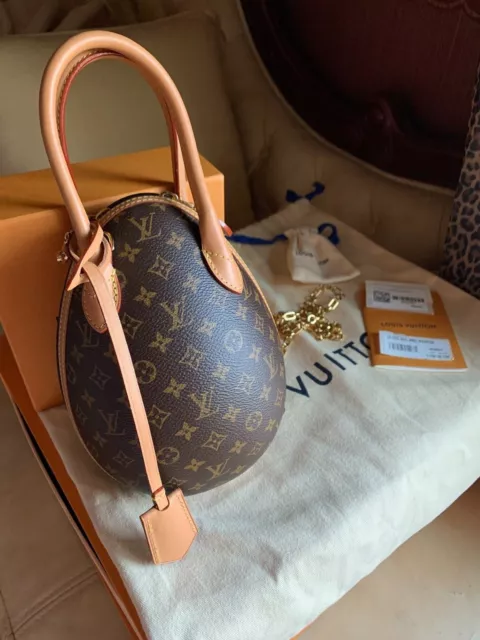 Louis Vuitton M23059 New Square Bag