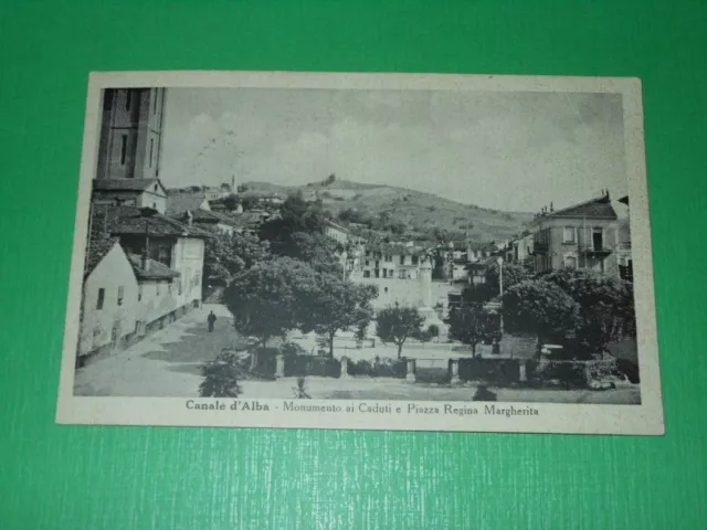 Cartolina Canale d' Alba - Monumento ai Caduti e Piazza Regina Margherita 1952