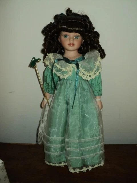 RARE IRISH  Heritage Signature, Musical PORCELAIN Doll - Kaitlyn, New in Box