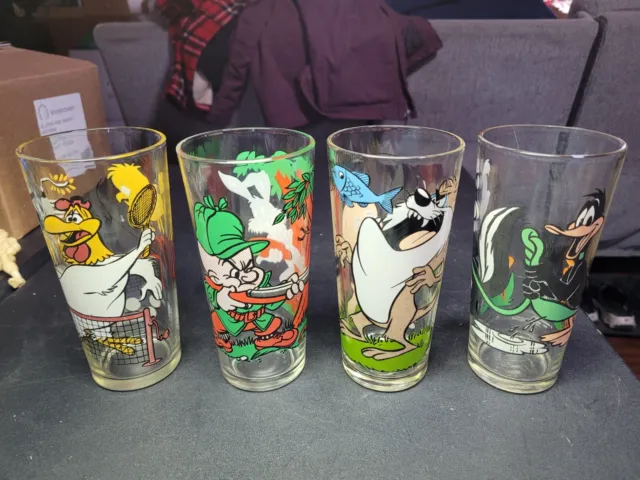 Vintage 1976 Warner Bros Looney Tunes Pepsi Collector Series Glasses Lot of 4