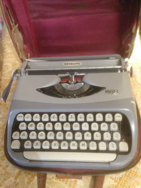 Vintage Royal Royalite Portable Typewriter-manual-orignal Case