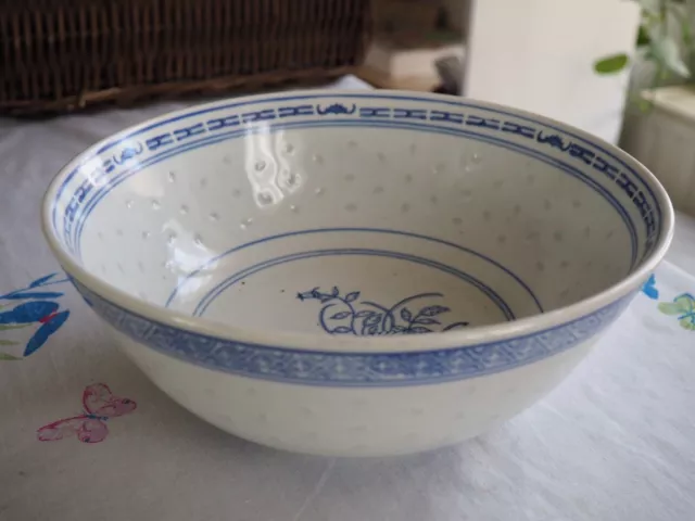 Saladier Chinois En Porcelaine De Chine. Etat Tres Bon .Diametre 23 Cm.1980