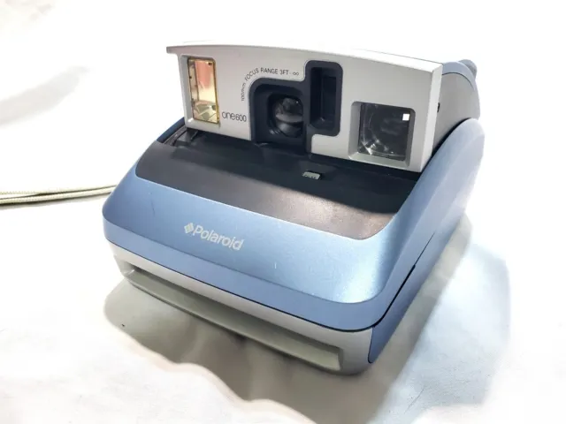 Polaroid One600 Instant Camera Blue 100mm Focus Range 3 Ft to Infinity