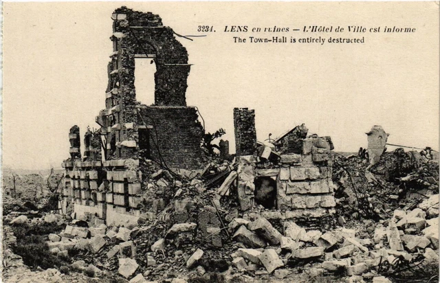 CPA MILITAIRE Lens en ruines-L'Hotel de Ville (316103)