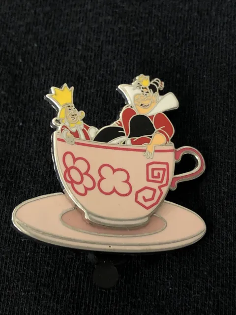 Disney Pin ALICE in WONDERLAND Queen of Hearts Teacup Passholder Exclusive LE