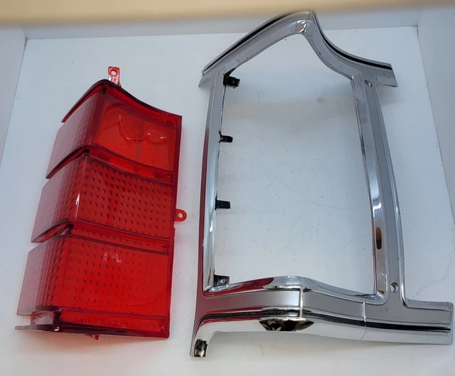 1969 Chrysler Station Wagon Gauche Feu Arrière Lunette & Lentille 2932791 NOS