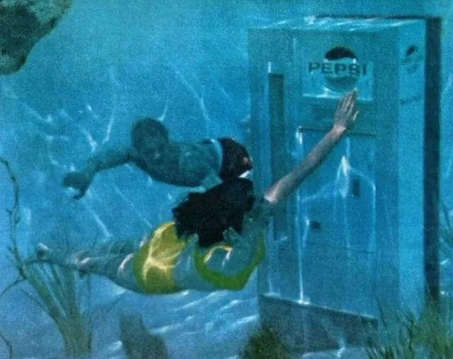 1966 Pepsi Cola Soda Couple Swimming Underwater Original Print Ad