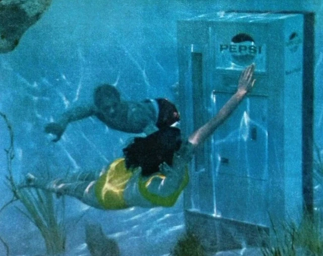 1966 Pepsi Cola Soda Couple Swimming Underwater Original Print Ad
