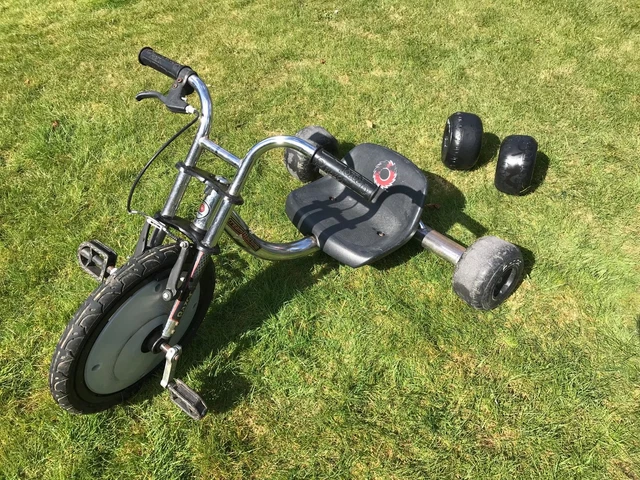 RAZOR SCREAM MACHINE Original Go Kart Pedal Powered Tricycle