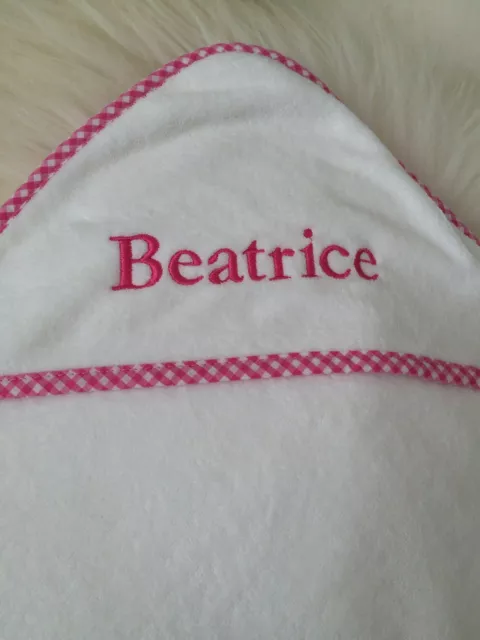 "Toalla con capucha para bebé Pottery Barn Kids Gingham bordada ""Beatrice"