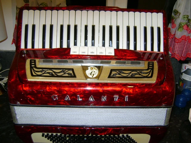 GALANTI ACCORDION 120 Bass Scottish Musette Tuned 495.00