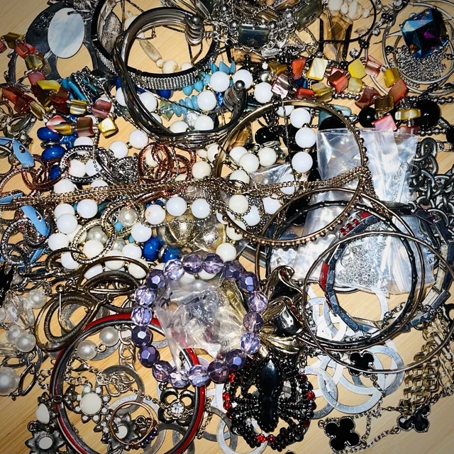 Mixed Lot Costume / Fashion Jewelry Over 40 Pieces All Wearable (N-5)