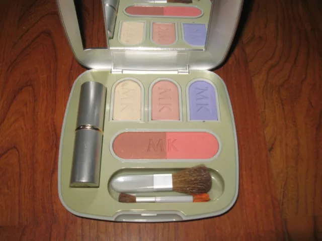New Rare Mary Kay Full Custom Signature Compact Urban Doll Pink Shimmer Moonstne