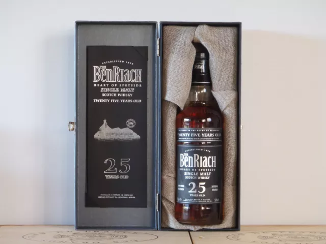 The BenRiach 25 ans Years Single Malt Scotch Whisky 70cl 50% vol. noté: 90/100