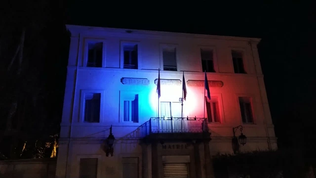 projecteur  éclairage public 2 fonctions  ( bleu/blanc/rouge ) ET 3000°K