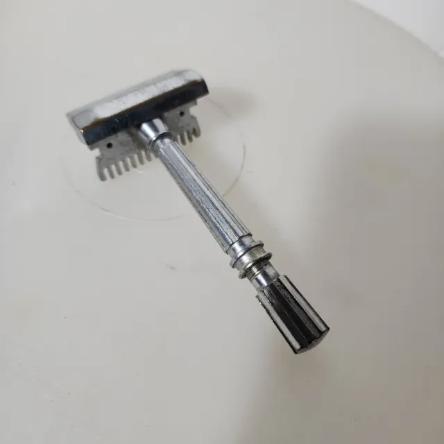 1930s Era Gem Micromatic Open Comb Single Edge Razor, NICE VALUE